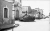 bundesarchiv_bild_101i-303-0554-15_italien_sturmgeschtz_in_ortschaft