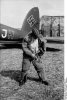 Bundesarchiv Bild 101I-342-0620-07A, Belgien-Frankreich, Flieger vor Flugzeug